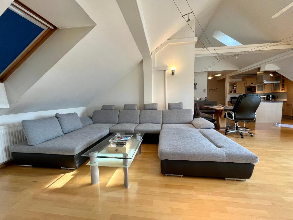 Atemberaubendes Loft Mit Pool Lägenhet Wien Exteriör bild