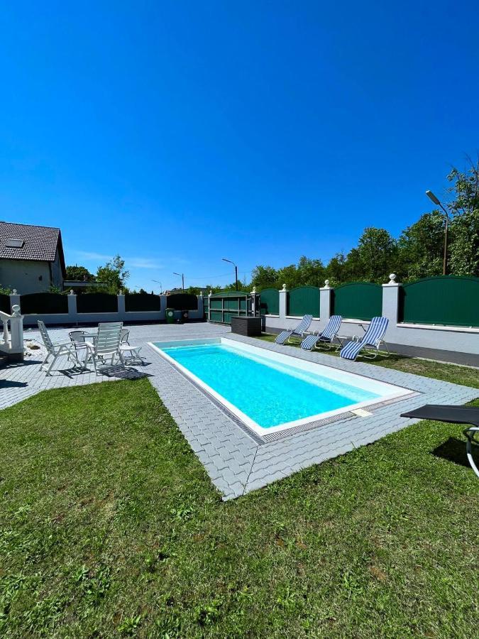 Atemberaubendes Loft Mit Pool Lägenhet Wien Exteriör bild