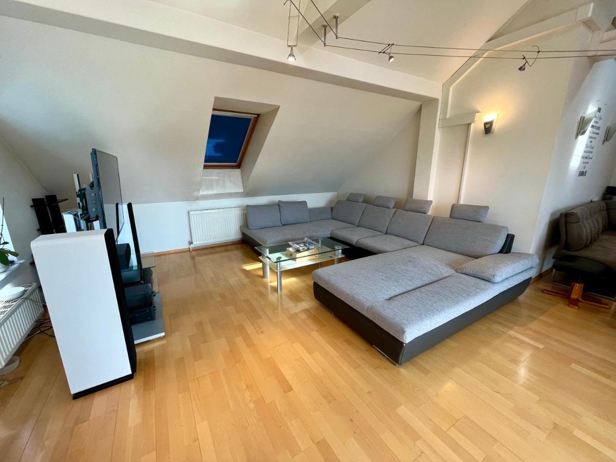 Atemberaubendes Loft Mit Pool Lägenhet Wien Exteriör bild